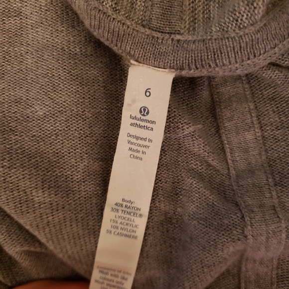 Lululemon longsleeve shirt size 6. - Picture 5 of 7
